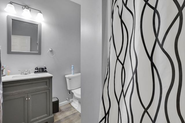 40 Laurel St, Holyoke, MA 01040