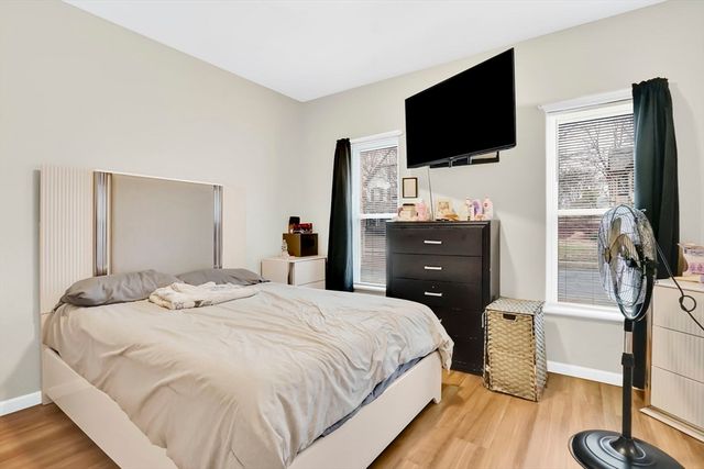 40 Laurel St, Holyoke, MA 01040