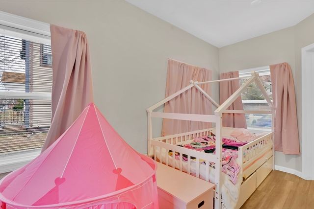 40 Laurel St, Holyoke, MA 01040