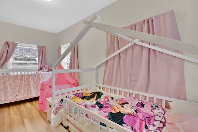 40 Laurel St, Holyoke, MA 01040