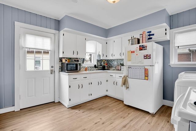 40 Laurel St, Holyoke, MA 01040