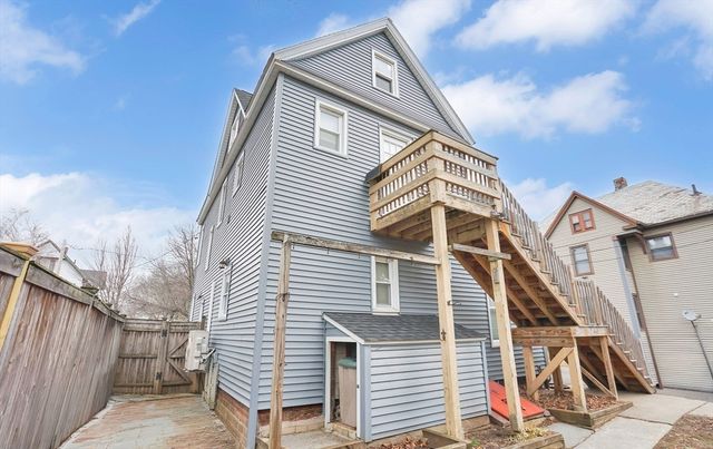 40 Laurel St, Holyoke, MA 01040
