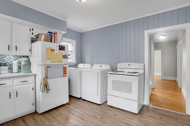 40 Laurel St, Holyoke, MA 01040
