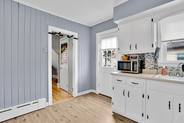 40 Laurel St, Holyoke, MA 01040