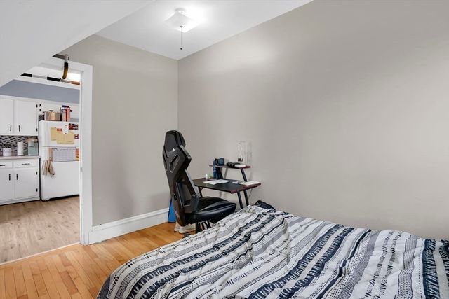 40 Laurel St, Holyoke, MA 01040