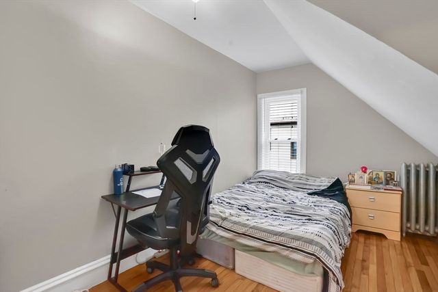40 Laurel St, Holyoke, MA 01040