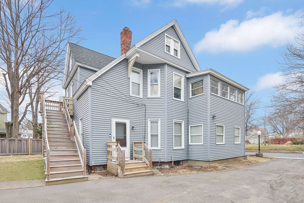 40 Laurel St, Holyoke, MA 01040