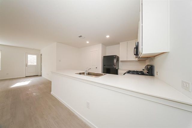 9108 SW 20th Street, Mustang, OK 73128