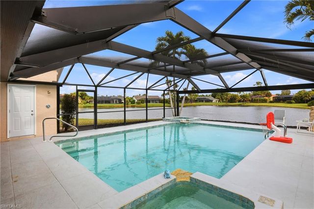 28820 Trenton CT, Bonita Springs, FL 34134