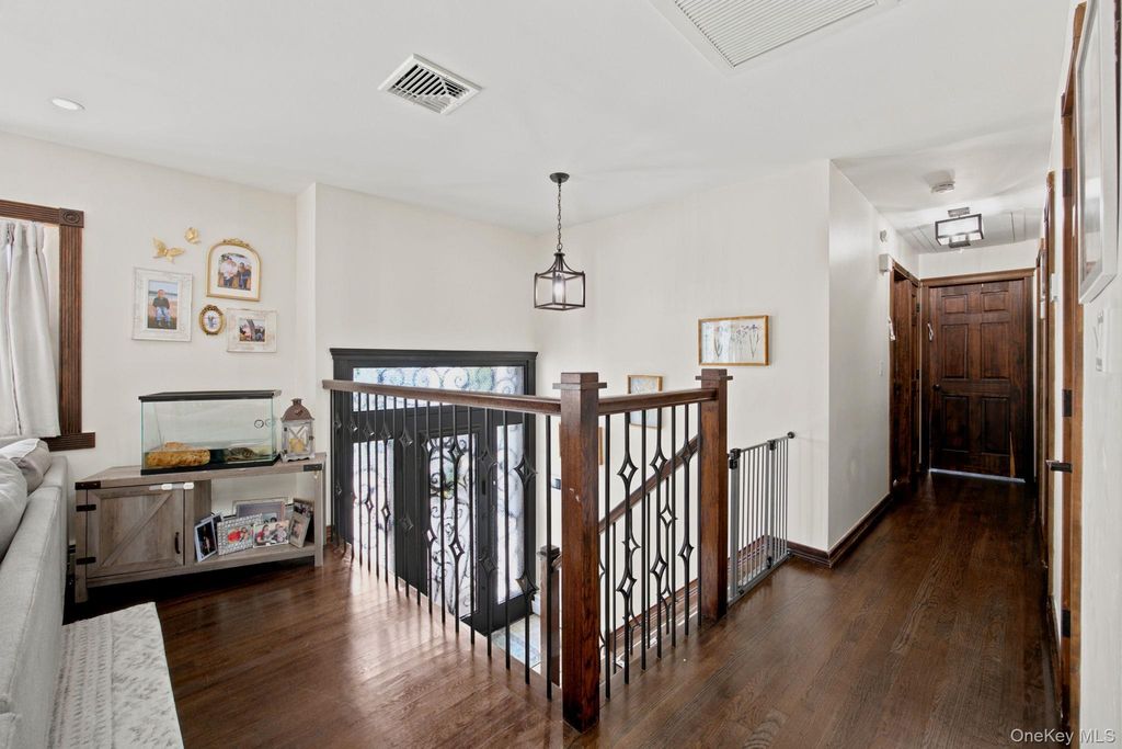 2125 Franklin Avenue, East Meadow, NY 11554 — photo 3