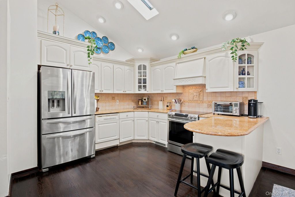 2125 Franklin Avenue, East Meadow, NY 11554 — photo 4