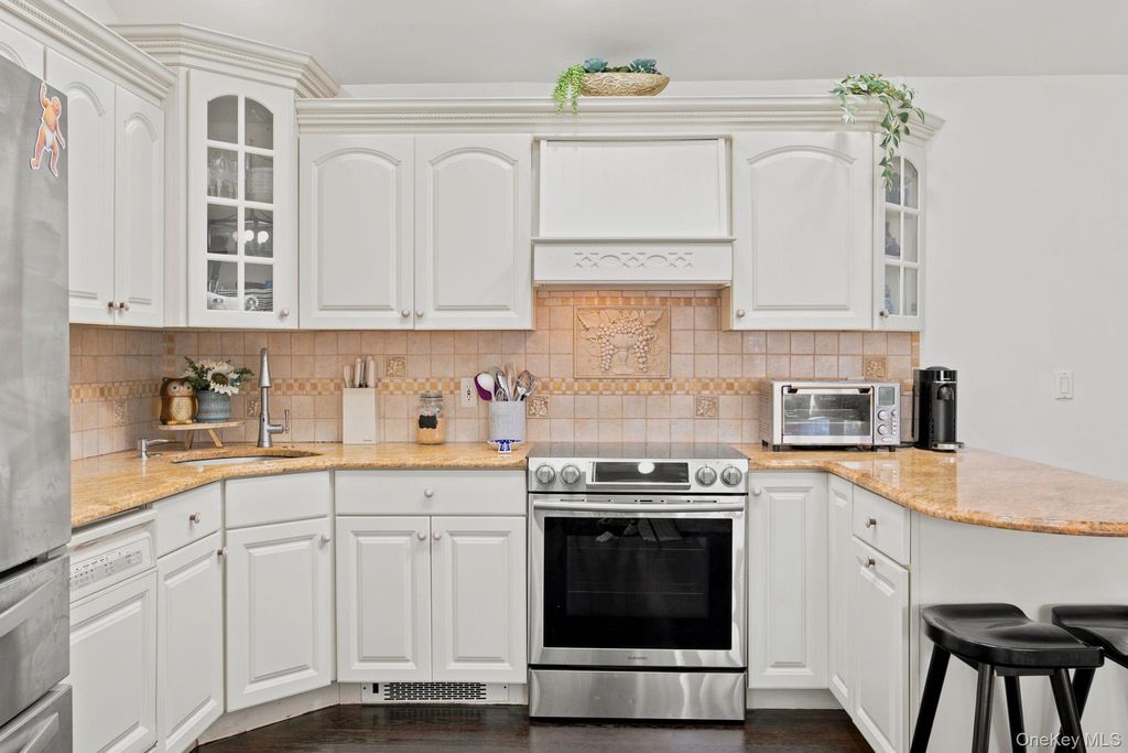 2125 Franklin Avenue, East Meadow, NY 11554 — photo 5