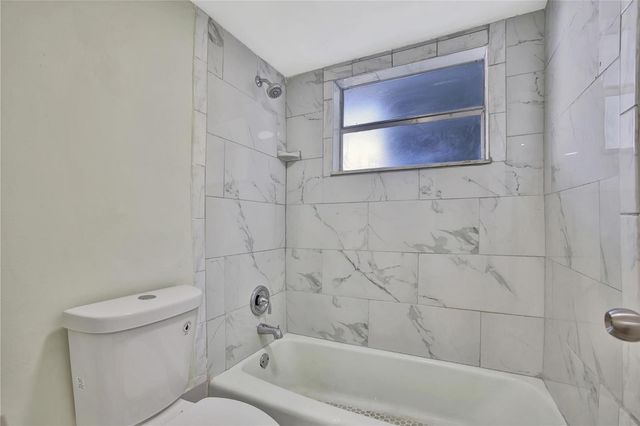 4050 NW 42nd Avenue 312, Lauderdale Lakes, FL 33319