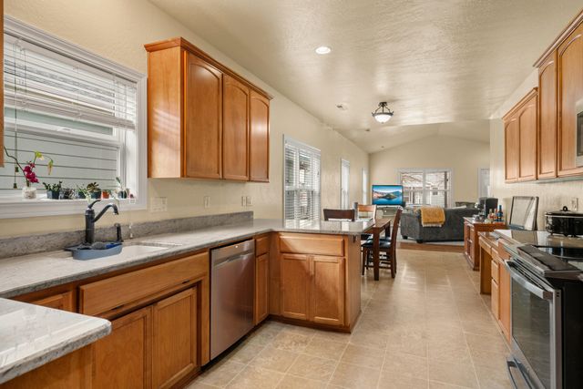 659 Blue Moon Drive, Central Point, OR 97502