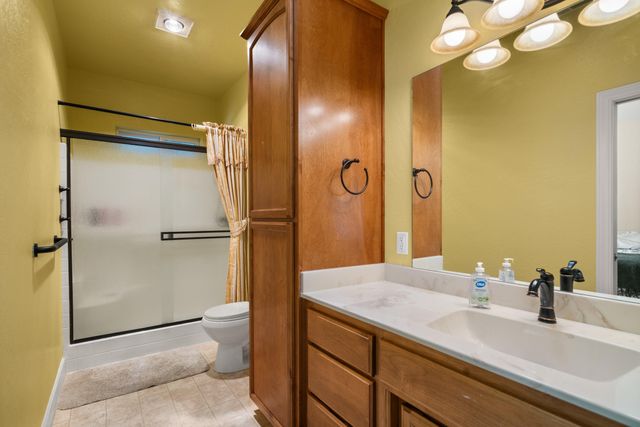 659 Blue Moon Drive, Central Point, OR 97502