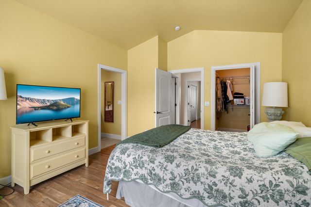 659 Blue Moon Drive, Central Point, OR 97502