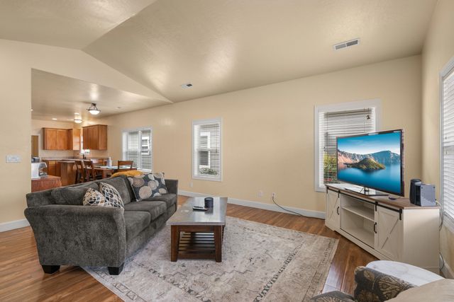 659 Blue Moon Drive, Central Point, OR 97502