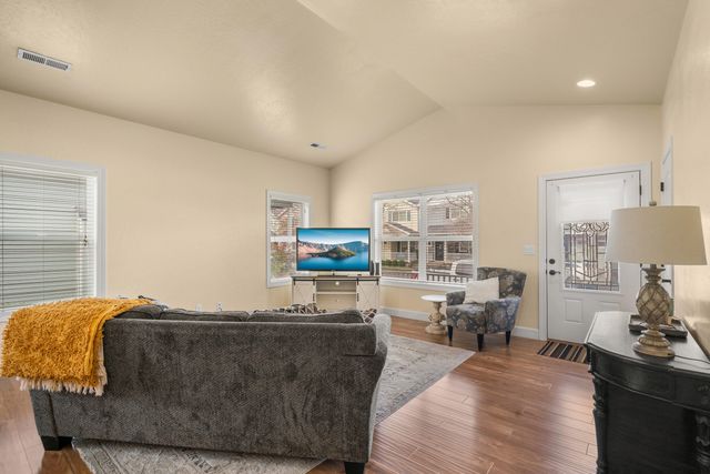 659 Blue Moon Drive, Central Point, OR 97502