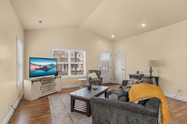 659 Blue Moon Drive, Central Point, OR 97502