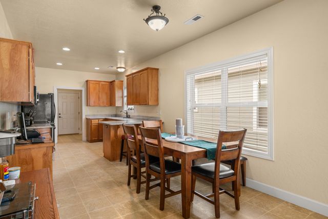 659 Blue Moon Drive, Central Point, OR 97502