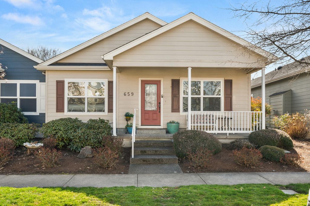 659 Blue Moon Drive, Central Point, OR 97502