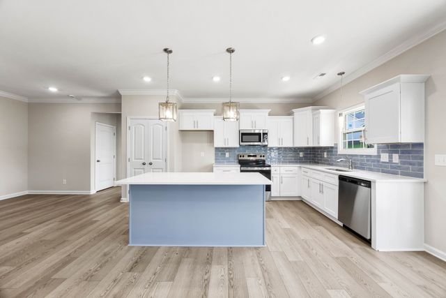 2704 Brewster Dr, Clarksville, TN 37042