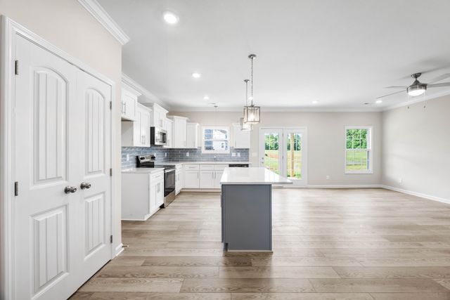 2704 Brewster Dr, Clarksville, TN 37042