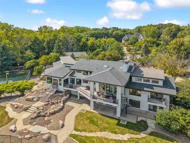 3700 Hidden Creek Drive, West Des Moines, IA 50265