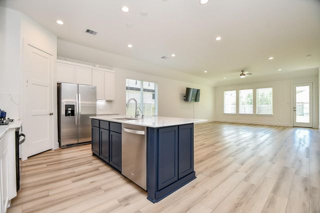215 Springfield Terrace Court, Conroe, TX 77304