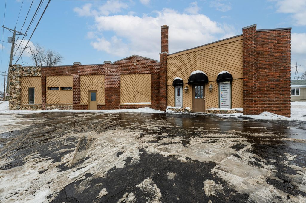 1719 Lakeshore Drive, St. Joseph, MI 49085