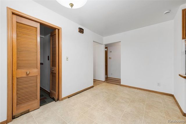 28876 Palm Beach Drive, Warren, MI 48093