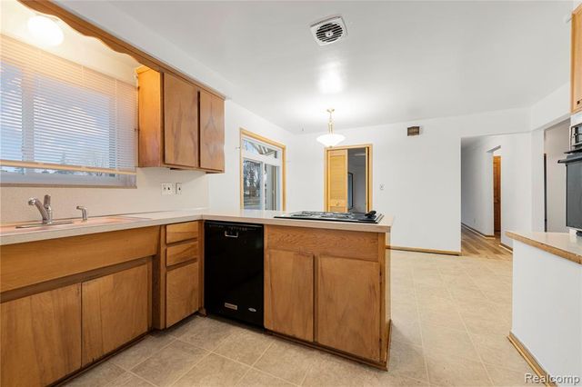 28876 Palm Beach Drive, Warren, MI 48093