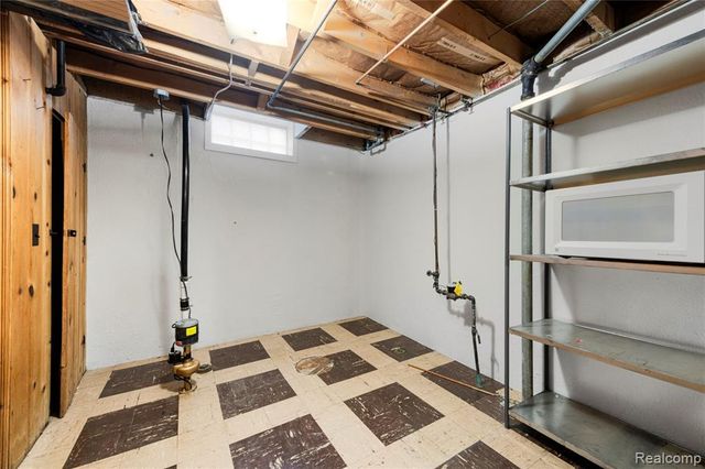 28876 Palm Beach Drive, Warren, MI 48093