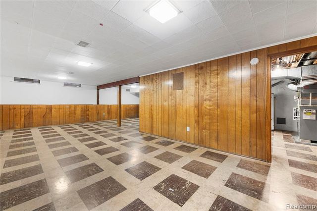 28876 Palm Beach Drive, Warren, MI 48093