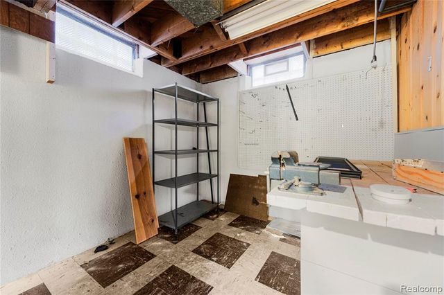 28876 Palm Beach Drive, Warren, MI 48093