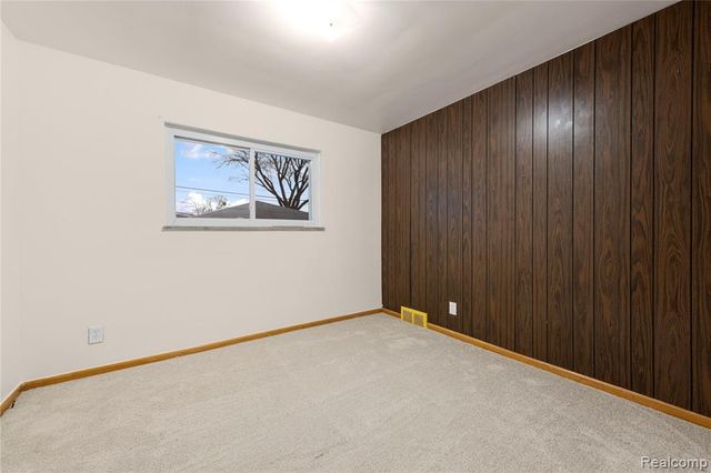 28876 Palm Beach Drive, Warren, MI 48093