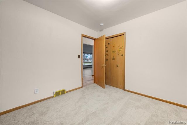 28876 Palm Beach Drive, Warren, MI 48093