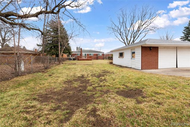 28876 Palm Beach Drive, Warren, MI 48093