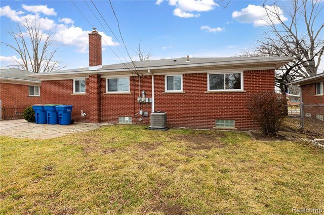 28876 Palm Beach Drive, Warren, MI 48093