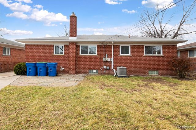 28876 Palm Beach Drive, Warren, MI 48093