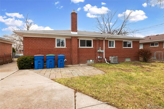 28876 Palm Beach Drive, Warren, MI 48093