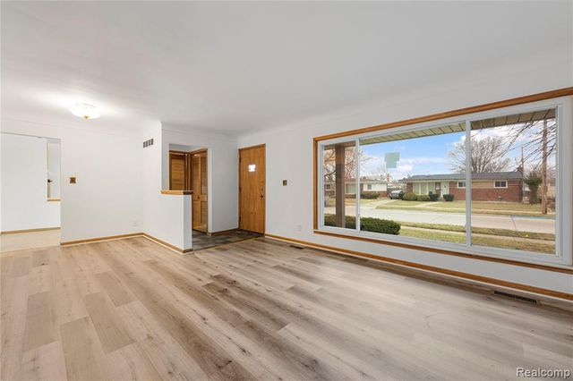 28876 Palm Beach Drive, Warren, MI 48093