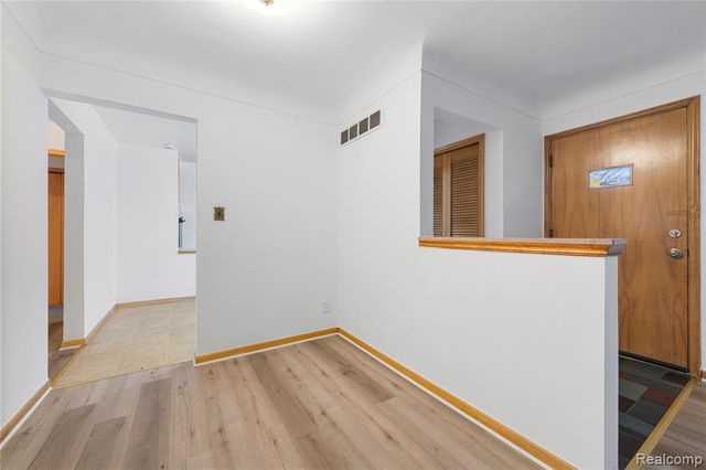 28876 Palm Beach Drive, Warren, MI 48093