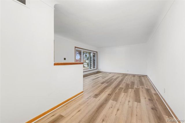 28876 Palm Beach Drive, Warren, MI 48093