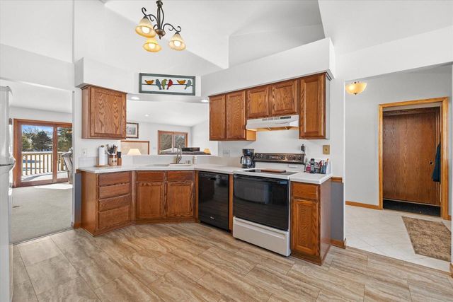 S47W25739 Wood Lilly LANE, Waukesha, WI 53189