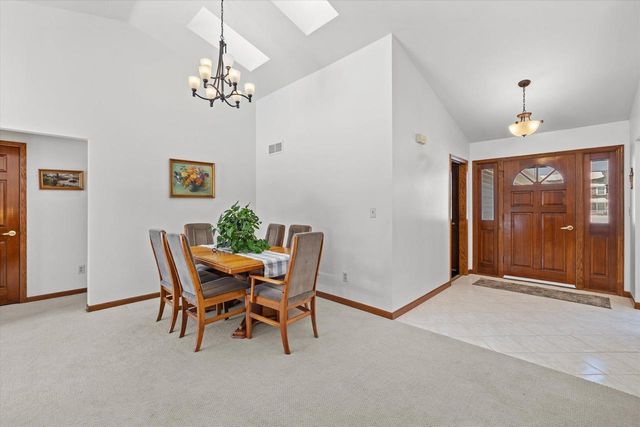 S47W25739 Wood Lilly LANE, Waukesha, WI 53189