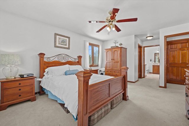 S47W25739 Wood Lilly LANE, Waukesha, WI 53189