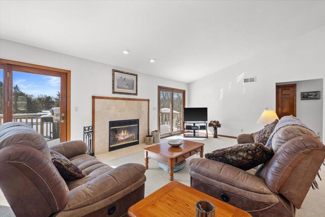 S47W25739 Wood Lilly LANE, Waukesha, WI 53189