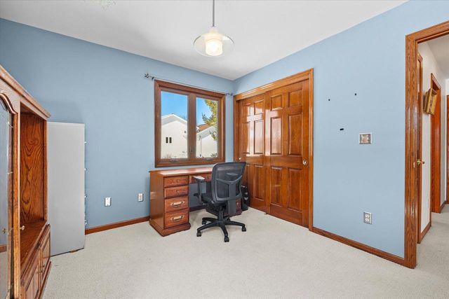 S47W25739 Wood Lilly LANE, Waukesha, WI 53189