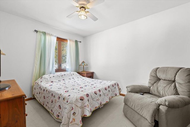 S47W25739 Wood Lilly LANE, Waukesha, WI 53189